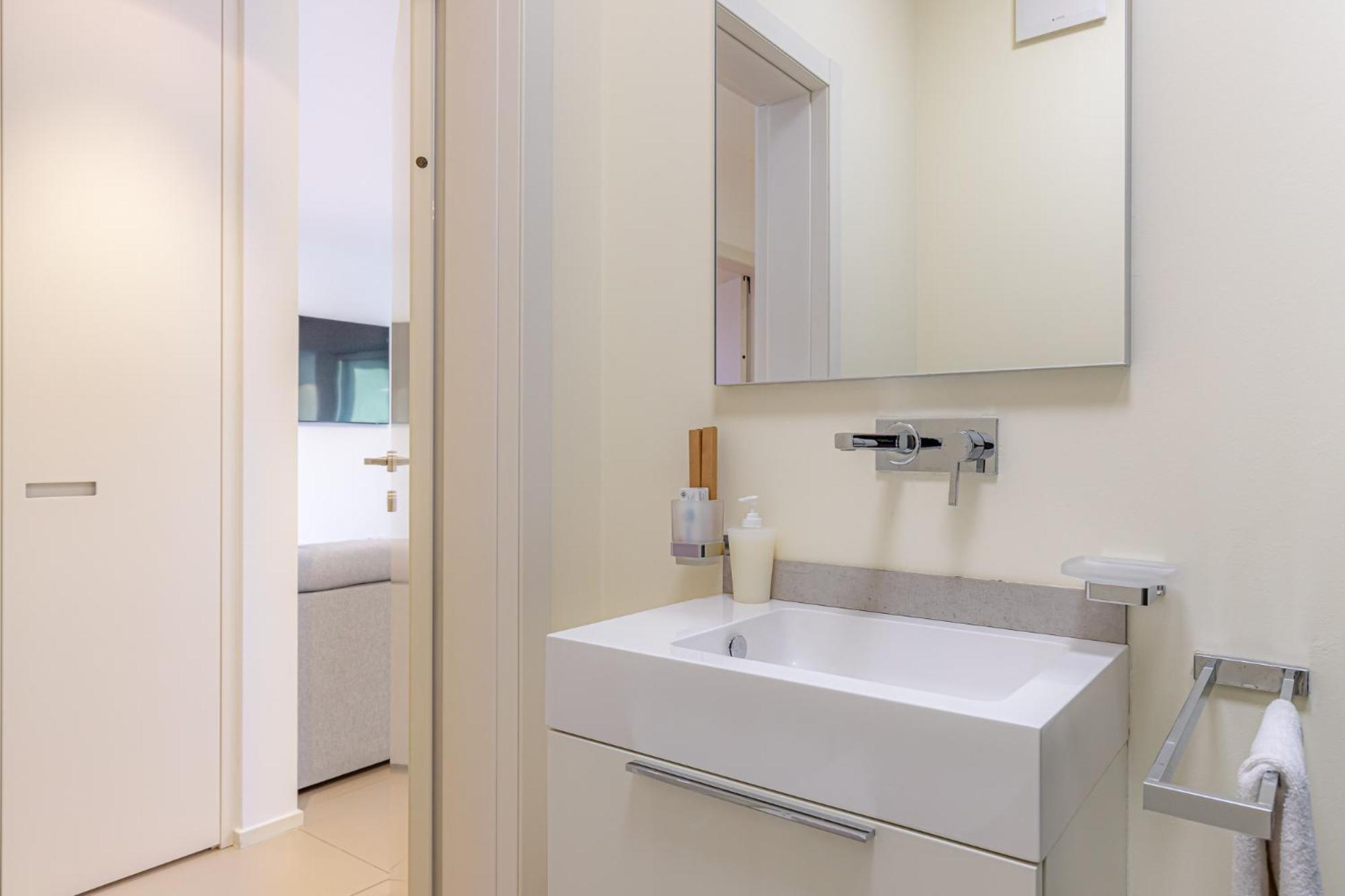 Imperial Of Lugano 3 With A Lake View Behind The Station And 10 Min From The Lake Of Lugano Exterior foto